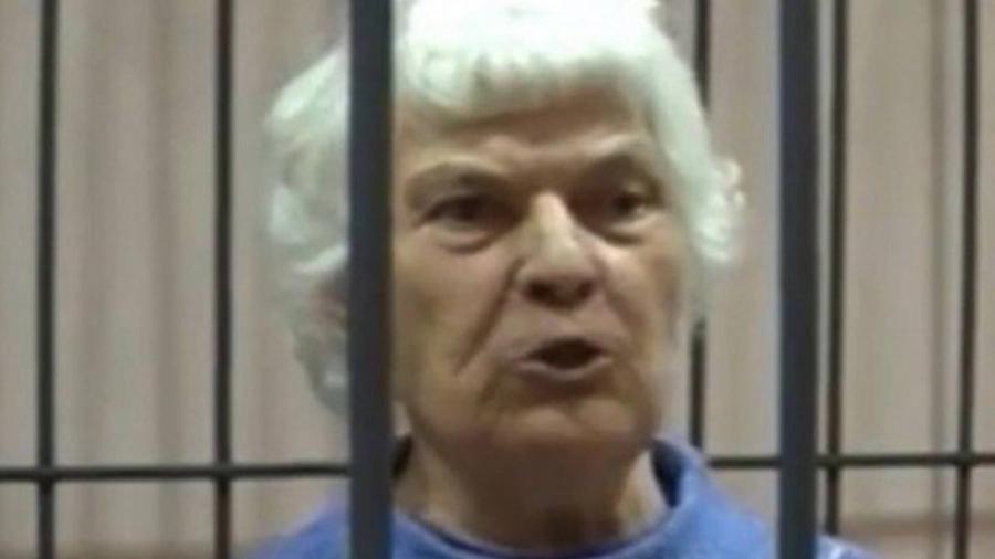 Idosa serial killer que fazia doces com carne das vítimas morre de covid