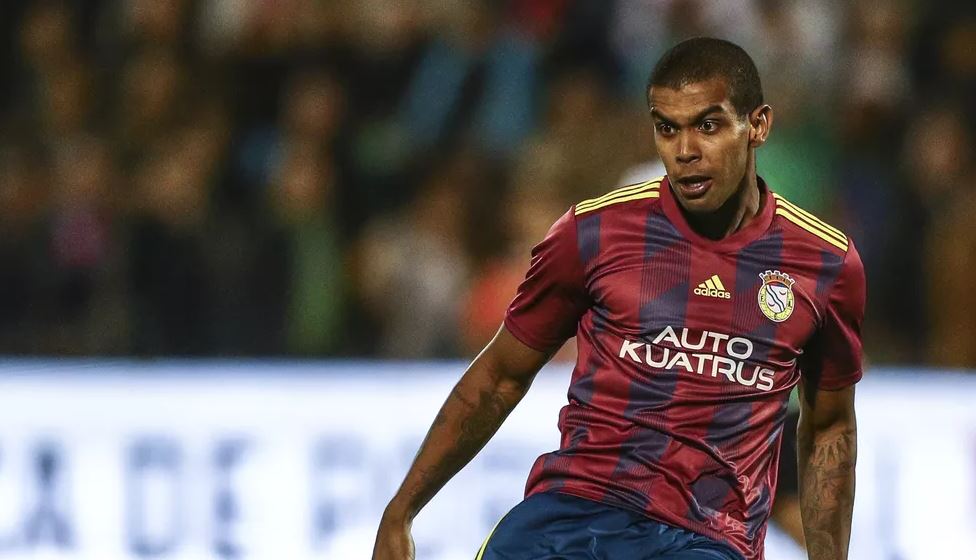 Jogador brasileiro que teve parada cardiorrespiratória em jogo morre em Portugal