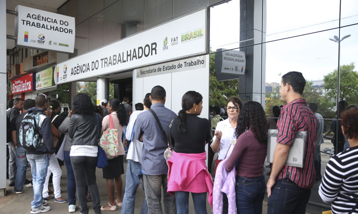 Medo do desemprego é crescente entre os brasileiros, aponta CNI