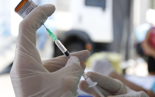 Doses de vacina são descartadas em hospitais dos EUA por falta de ‘público-alvo’