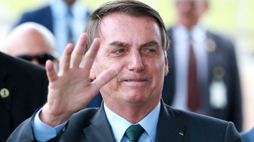'Essa de 50% é uma boa ou não?', pergunta Bolsonaro a apoiador sobre CoronaVac