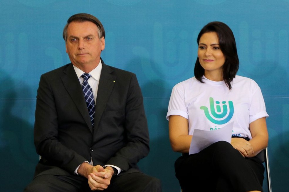 Michelle dá bronca em Bolsonaro em comentário nas redes sociais; veja o motivo