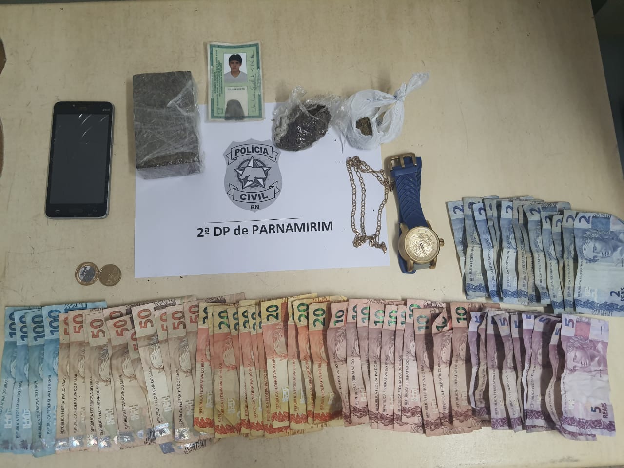 Suspeito por tráfico de drogas é preso e tem material apreendido em Parnamirim