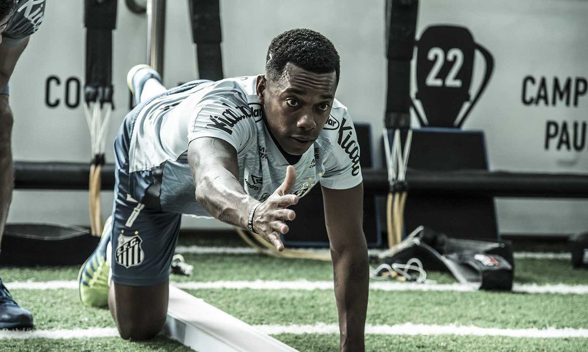 Santos quer antecipar fim do contrato com Robinho