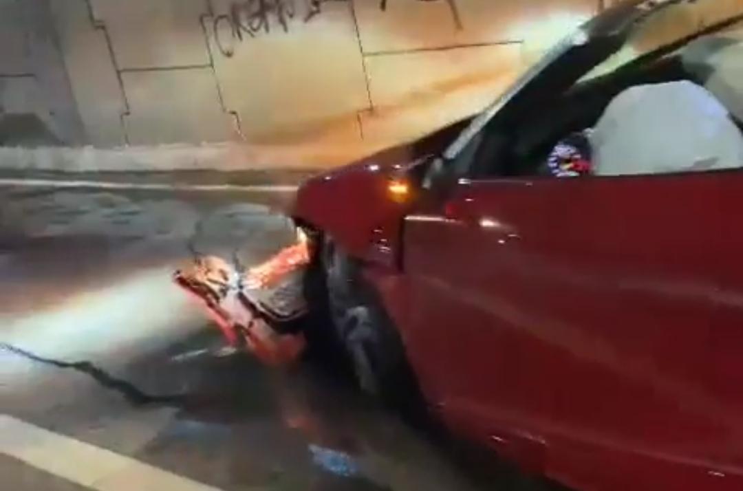 Carro de luxo avaliado em R$ 700 mil fica destruído após acidente em Natal