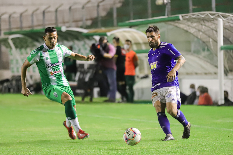 Gigante do futebol brasileiro perde e ficará mais um ano na Série B