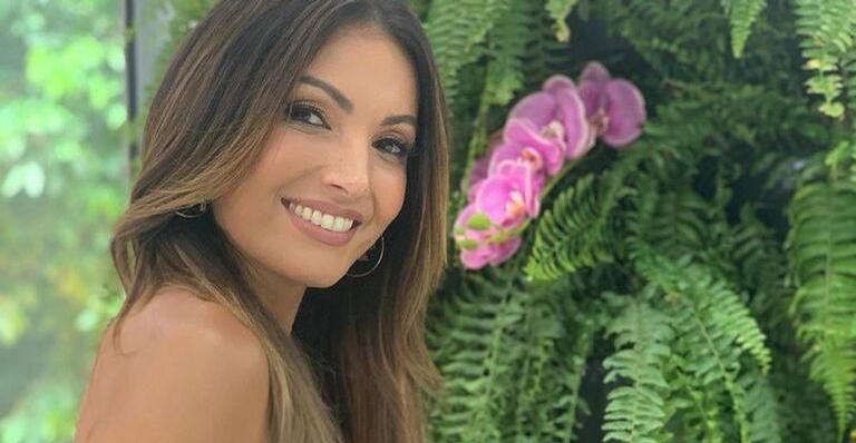Com biquíni poderoso, jornalista da Globo surpreende e exibe corpão na praia