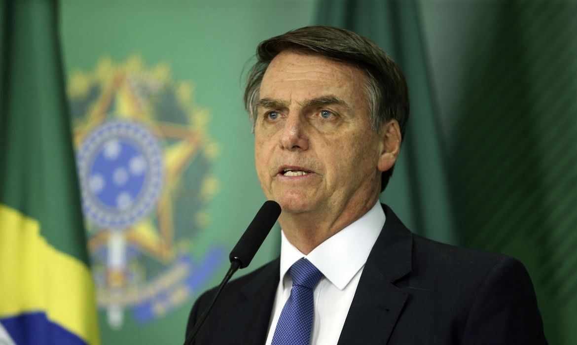 Bolsonaro: Forças Armadas decidem se 'povo vai viver na democracia ou ditadura'