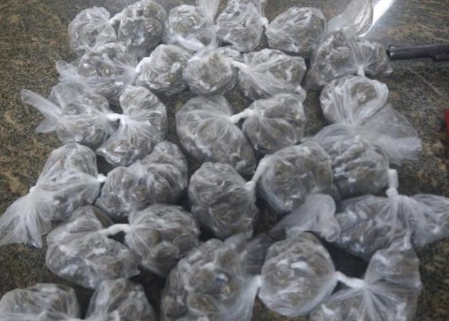 Polícia apreende drogas e arma de fogo em Muriú