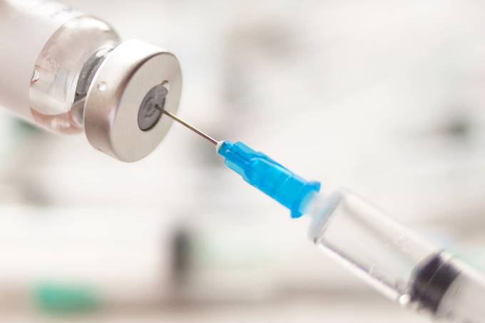 Rússia diz que sua 2ª vacina contra a covid-19 é 100% eficaz