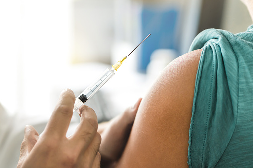Após polêmica, Prefeitura de Natal suspende vacinação de servidores