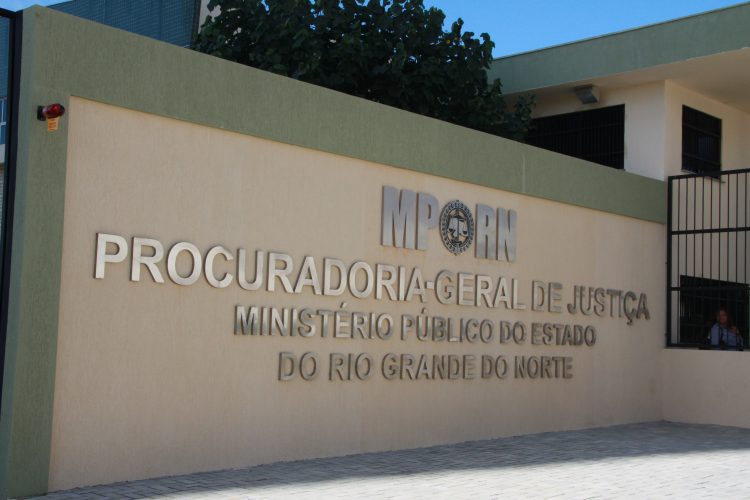 Ministério Público do RN vai apurar casos de 'fura fila' na vacinação