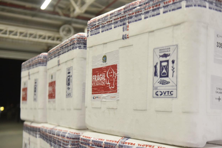 Governo Fátima deixa de entregar 2 mil doses de vacina contra covid a municípios