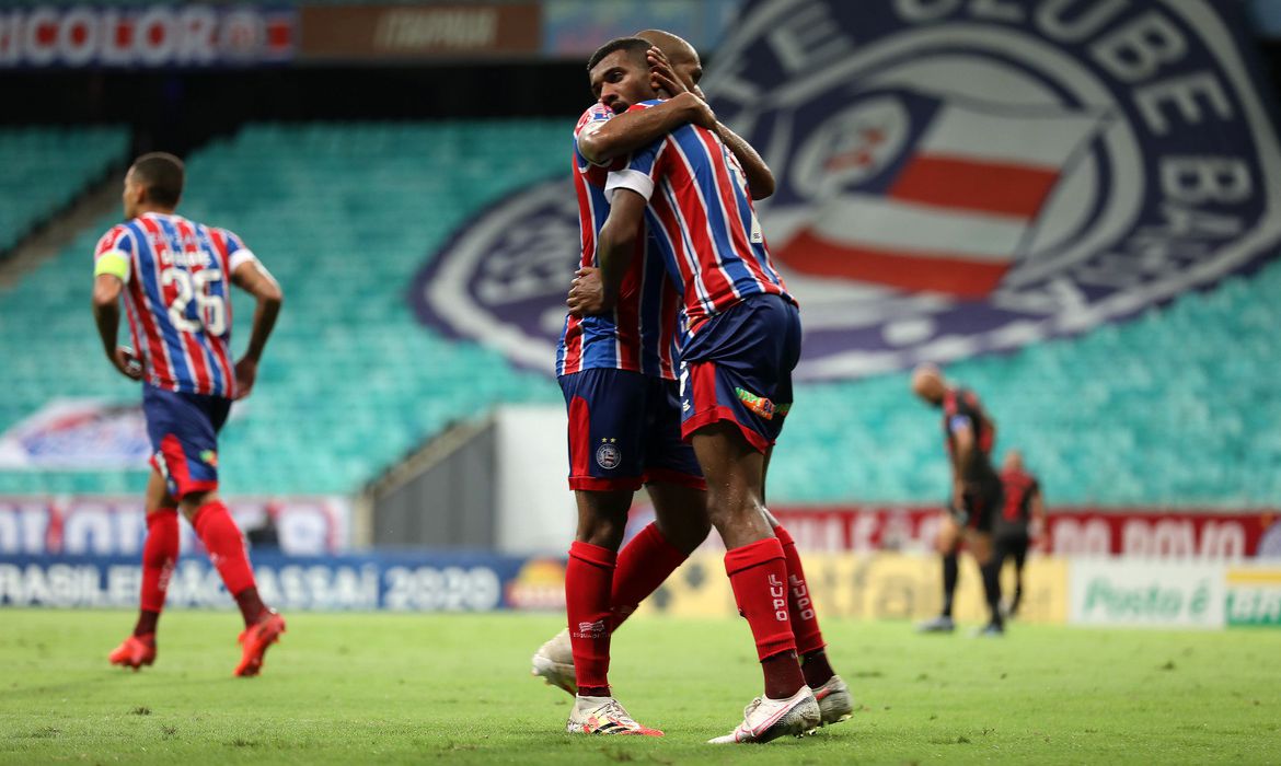 Após dois meses, Bahia volta a vencer e deixa Z-4 do Brasileirão