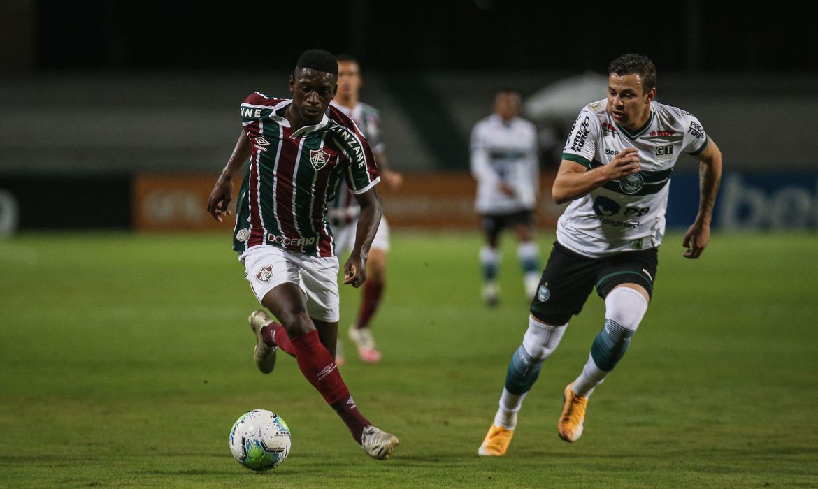 Fluminense marca no fim e arranca empate de 6 gols com o Coritiba