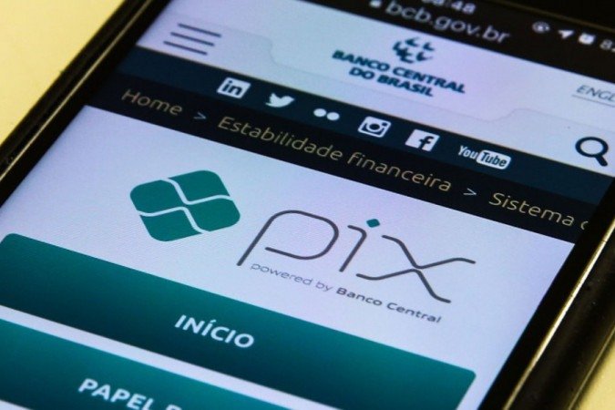 Brasileiros usam Pix para paquerar e Banco Central faz alerta