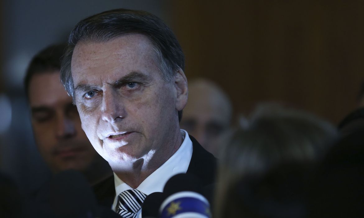 VIDEO: Ex-mulher de diretor revela por que Globo quer tirar Bolsonaro