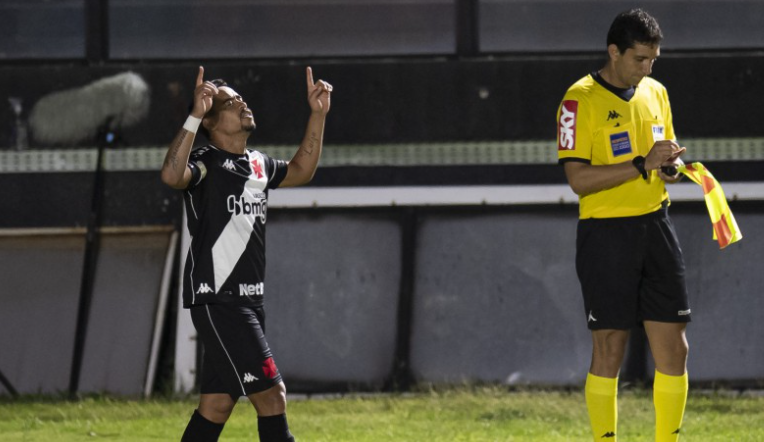 Vasco derrota o Atlético-MG e deixa a zona de rebaixamento do Brasileirão