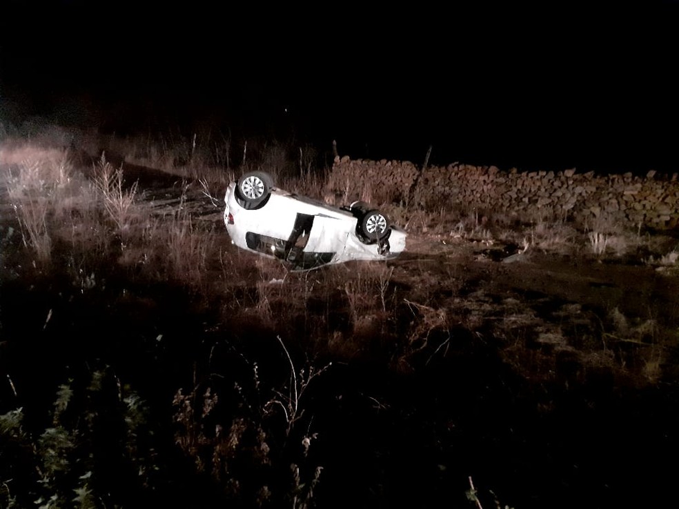 Criança de 2 anos é jogada para fora de veículo após capotamento no RN