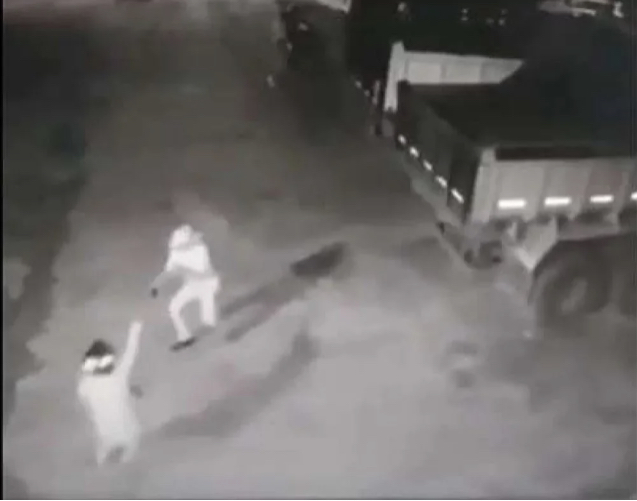 VÍDEO: Idoso de 76 anos reage a assalto, mata um bandido e fere outro