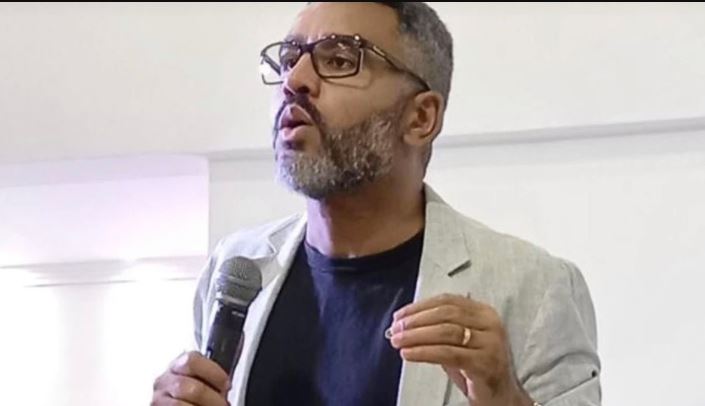Pastor é assassinado com 6 tiros na porta de casa após culto