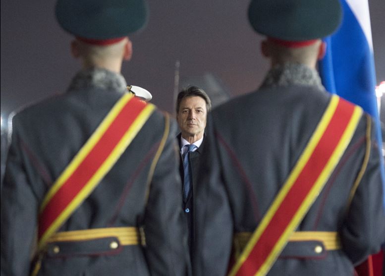 Premiê italiano renuncia; presidente iniciará consultas