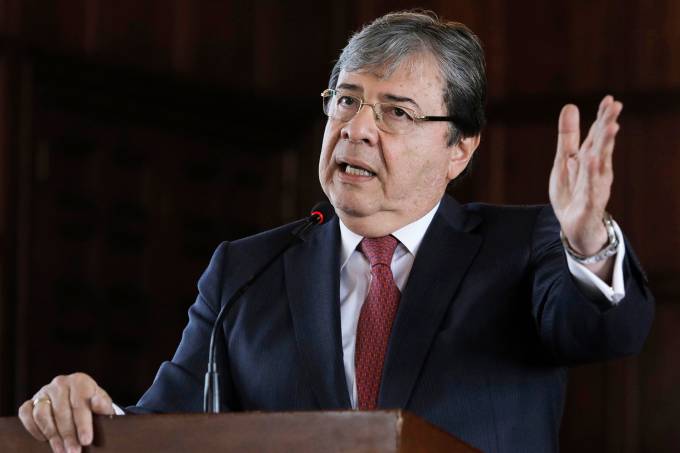 Ministro colombiano morre de pneumonia viral ligada à covid-19