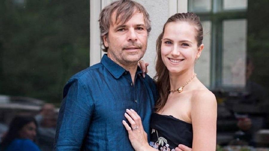 Covid: Casal de milionários finge trabalhar em motel e fura fila da vacina