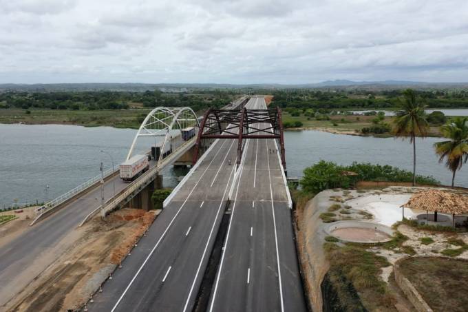 Bolsonaro inaugura obra que petistas prometiam entregar em 2014