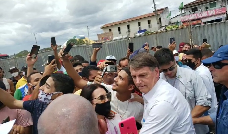 VÍDEO: Bolsonaro é recebido por multidão em Sergipe