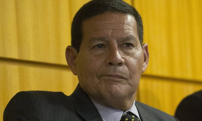 Assessor de Mourão procura Congresso para articular queda de Bolsonaro