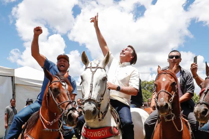 Bolsonaro lidera em todos os cenários na corrida presidencial para 2022