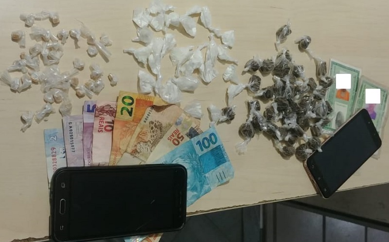 Casal suspeito de tráfico é preso com crack, maconha e cocaína em Parnamirim