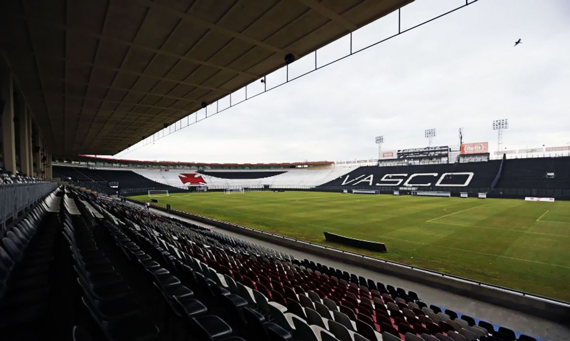 Vasco e Bahia entram em campo para jogo de seis pontos