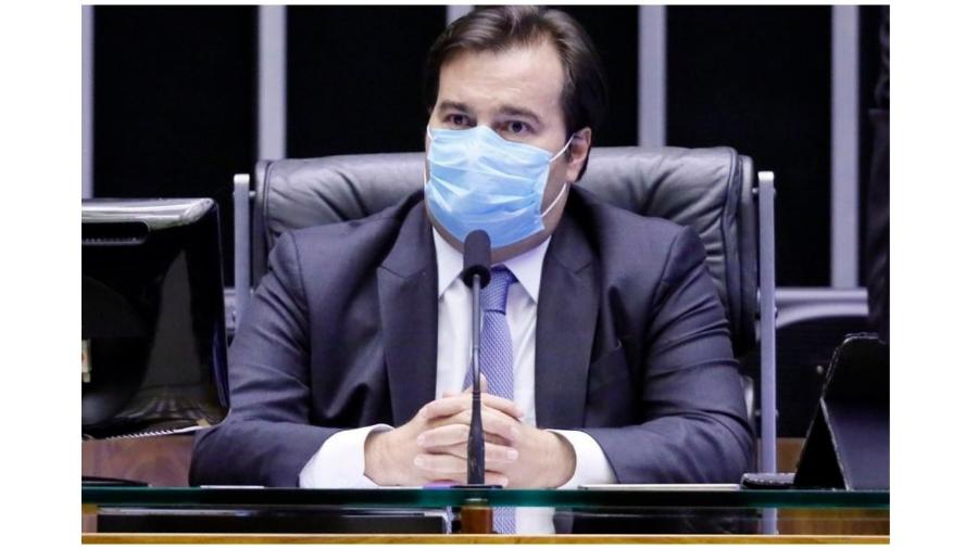 Líder do PT diz em reunião que Maia garantiu abrir impeachment