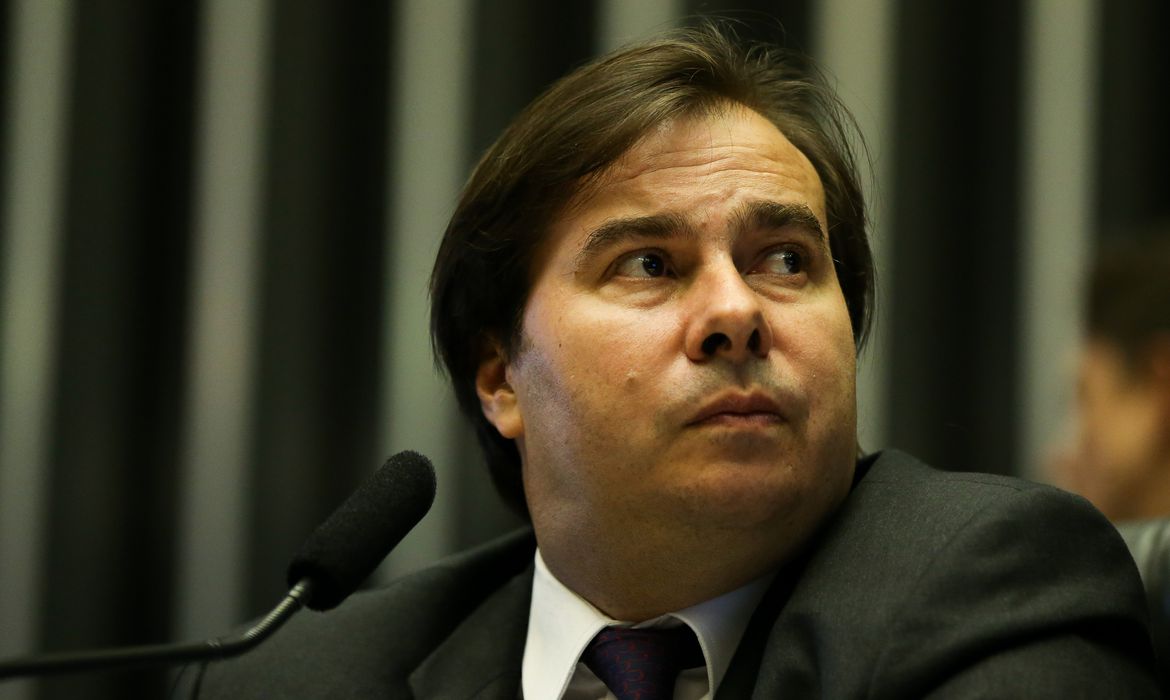 Rodrigo Maia recua: 'Não vou deferir impeachment'