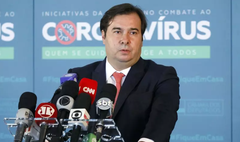 Rodrigo Maia diz a deputados que deixará o DEM após eleição na Câmara