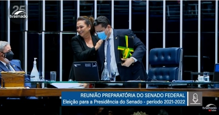 Kátia Abreu elogia Davi por 'manter a paz' e 'devolve' pasta tomada em 2019