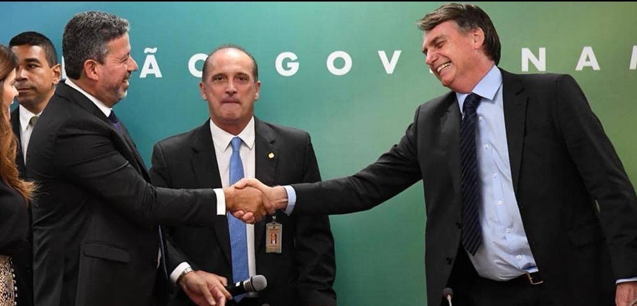 Bolsonaro parabeniza novos presidentes da Câmara e do Senado