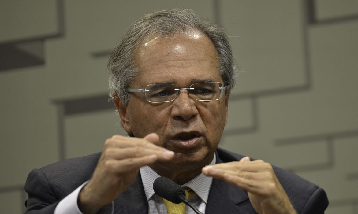 Guedes negocia com Congresso plano para recuperar economia