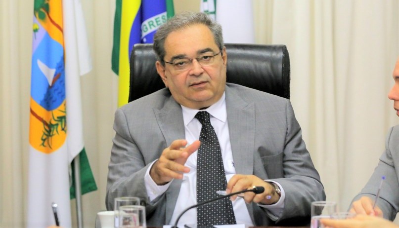 Prefeito de Natal decreta volta do expediente presencial a partir de hoje