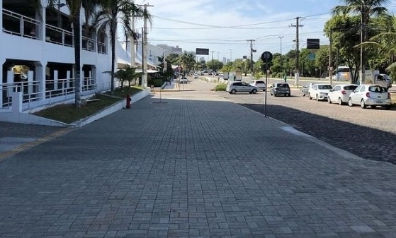 Obra de requalificação viária da Av. Praia de Ponta Negra atinge 60% de execução