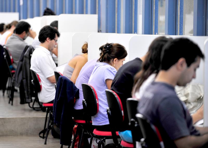 Concursos públicos oferecem 12.715 vagas com salários de até R$ 23,7 mil