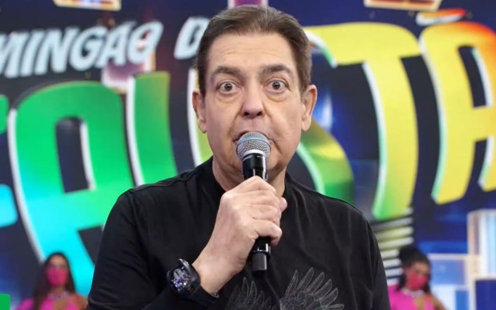 Faustão surge magro no Domingão e choca web; saiba por que ele perdeu 24 kg