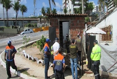 Fiscalização interdita bares, aplica multa e interrompe casamento em Natal