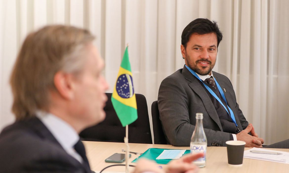 Ministro Fábio Faria pede à AstraZeneca rapidez na remessa de vacinas
