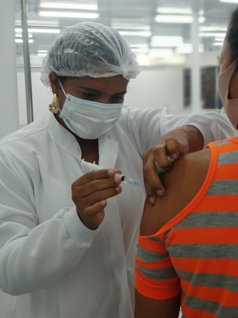 Natal inicia 2ª dose da Coronavac para mais de 13 mil profissionais de saúde