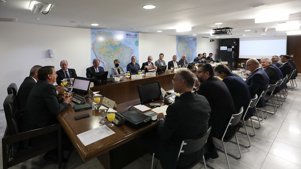 Mourão é excluído por Bolsonaro de reunião ministerial: 'Não fui convidado'