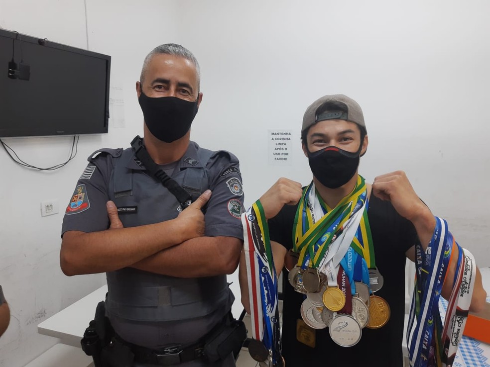 PM encontra em lixeira medalhas roubadas da casa de ginasta