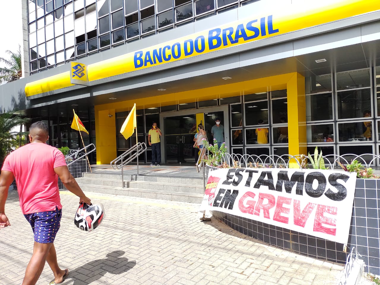 Bancários do RN fazem greve contra fechamento de agências do BB